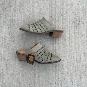 NWT Crēvo Sage Green Leather Woven Pointed Round Toe Cuban Heel Mules Size 7.5